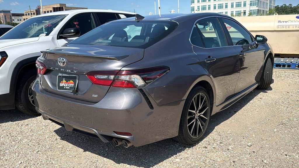 Used 2024 Toyota Camry SE FWD image 3