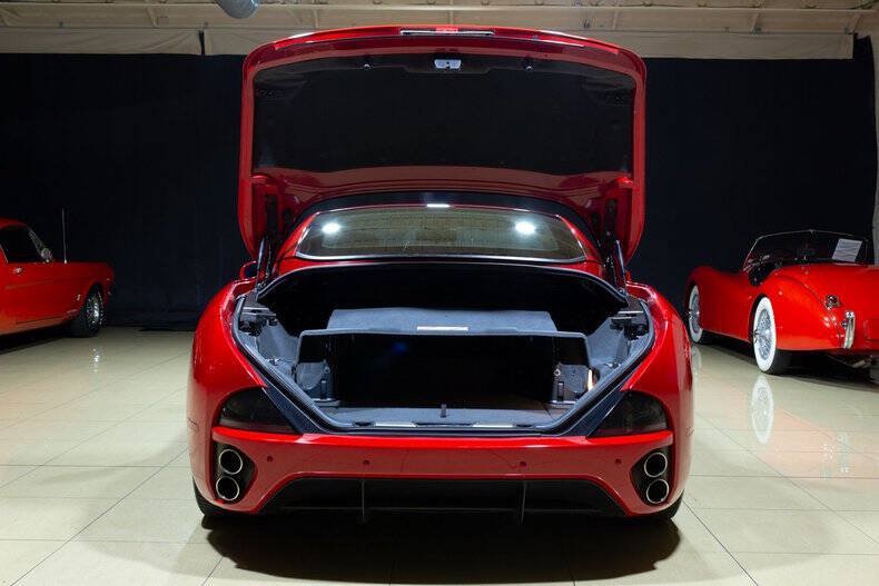 Used 2010 Ferrari California RWD image 21