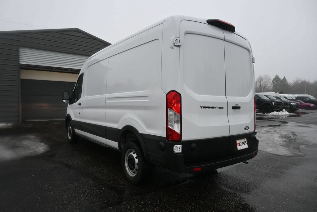 New 2026 Ford Transit 250 148 Medium Roof w/ Load Area Protection Package RWD image 9