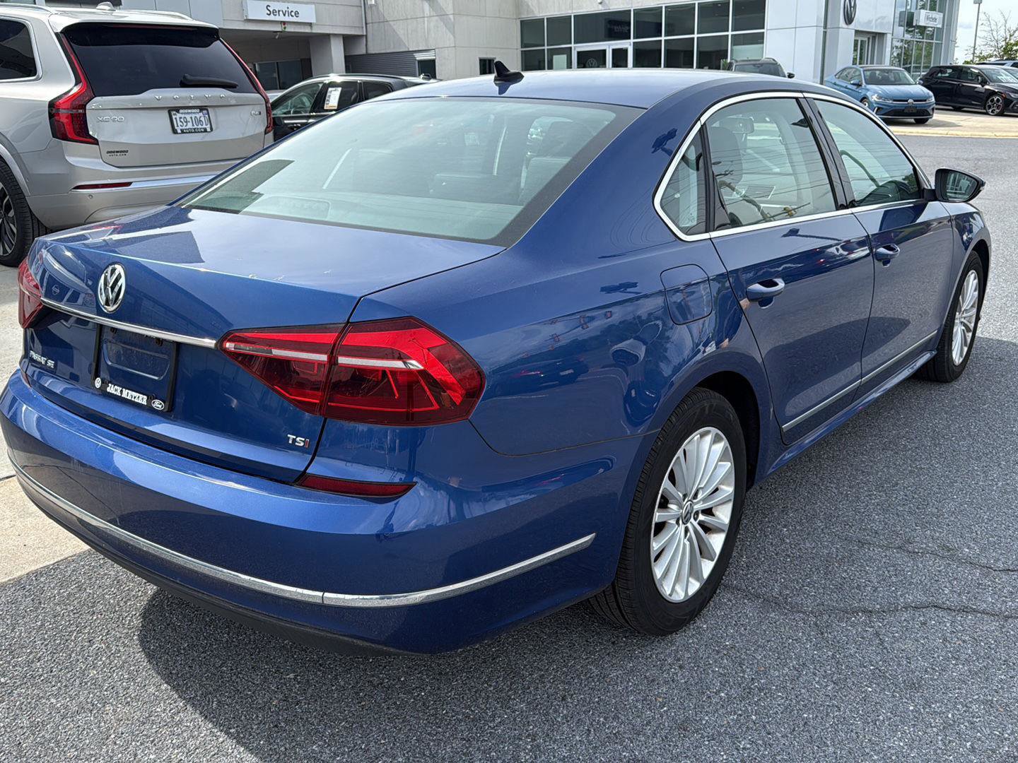 Used 2017 Volkswagen Passat 1.8T SE FWD image 5