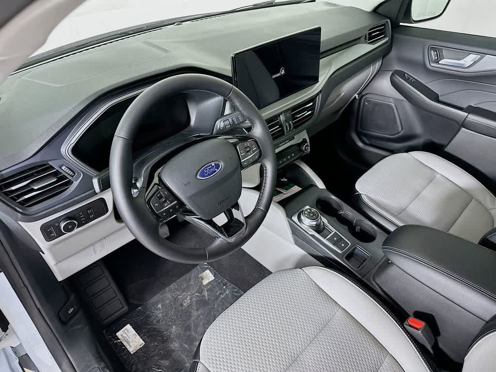 Used 2025 Ford Escape SE FWD image 2