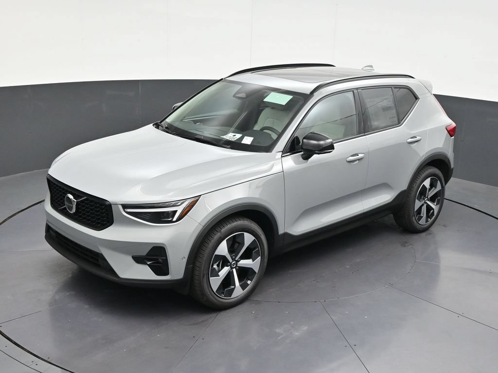 New 2026 Volvo XC40 B5 Plus w/ Protection Package Premier AWD/4WD image 15