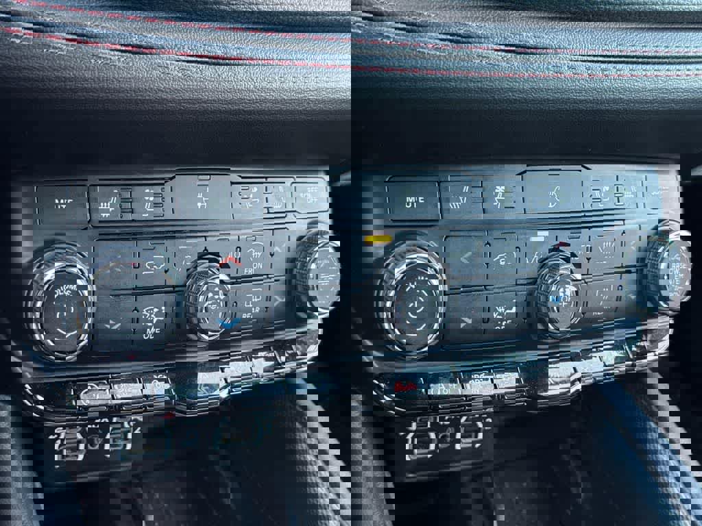 Used 2025 Dodge Durango GT image 21