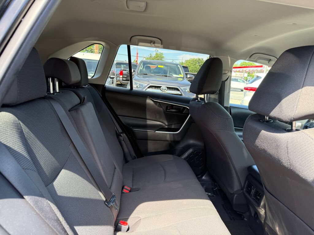 Used 2023 Toyota RAV4 LE AWD/4WD image 25