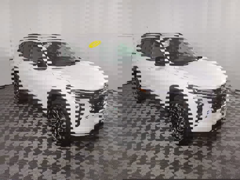 Used 2024 Chevrolet Trax RS w/ Sunroof Package image 3