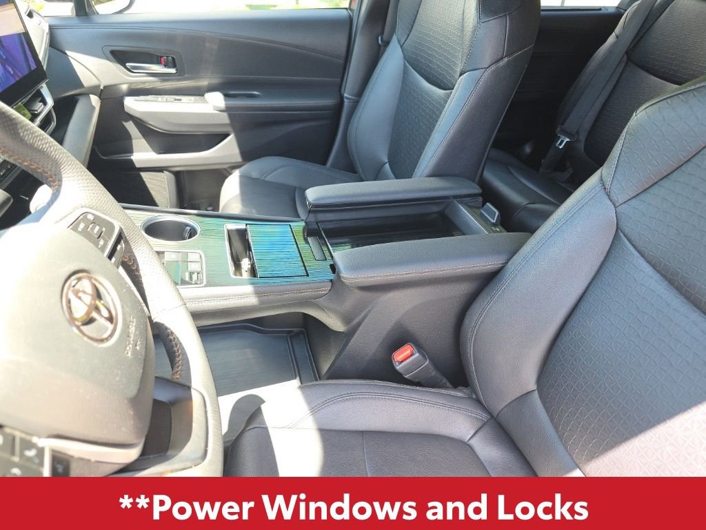 Used 2025 Toyota Sienna XLE Woodland Edition image 15