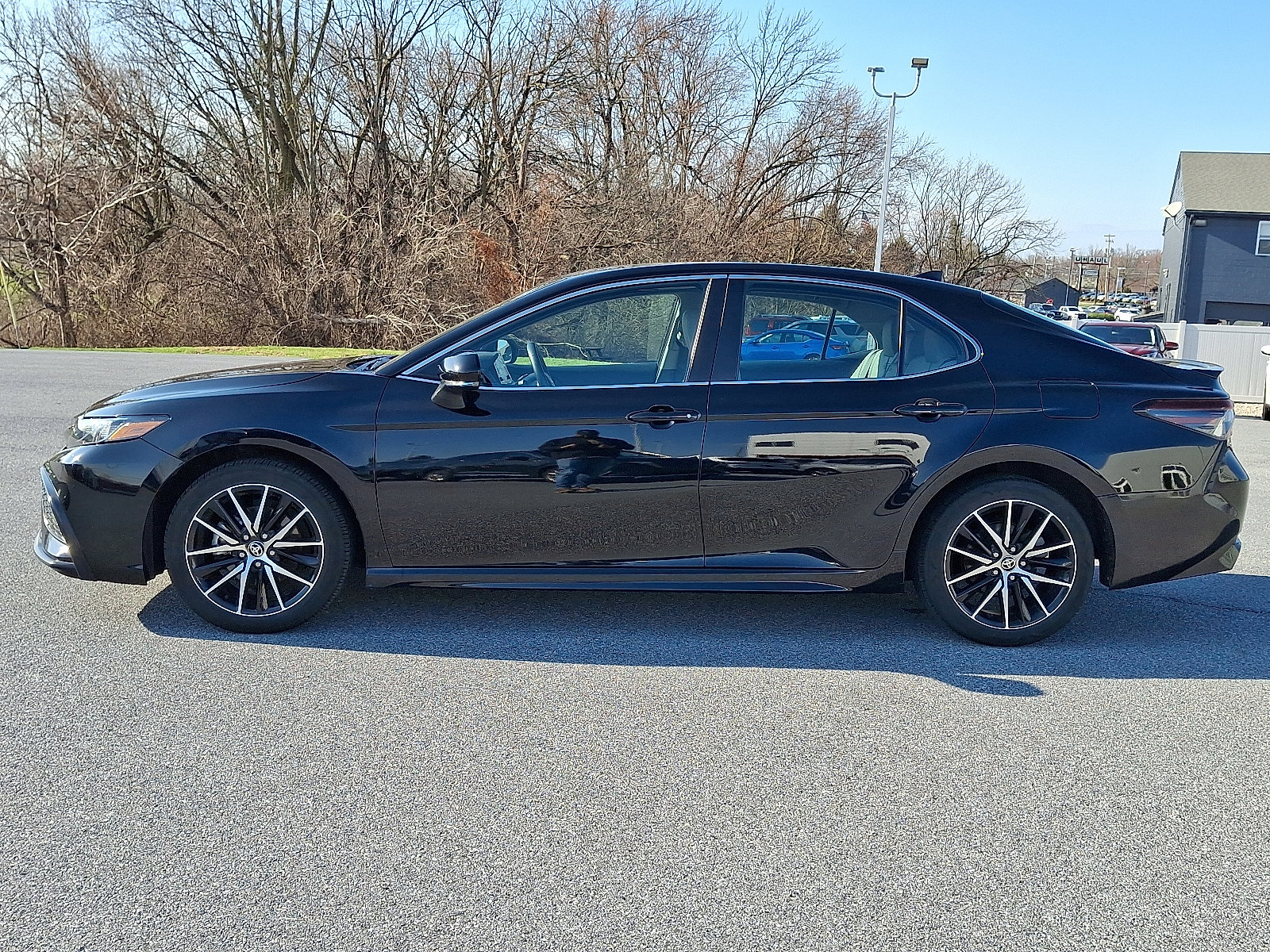 Used 2024 Toyota Camry SE image 4