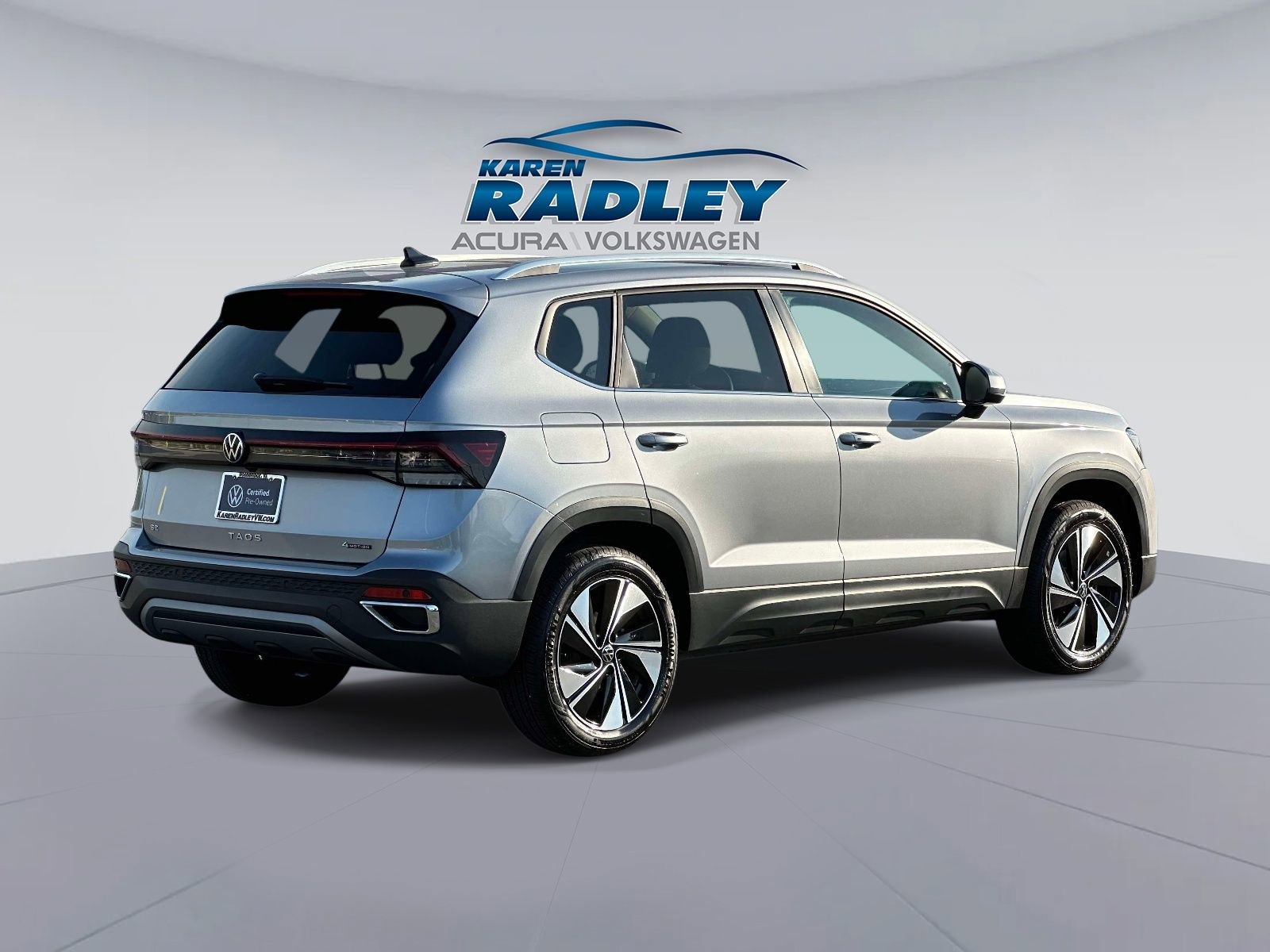 Used 2025 Volkswagen Taos SE AWD/4WD image 2