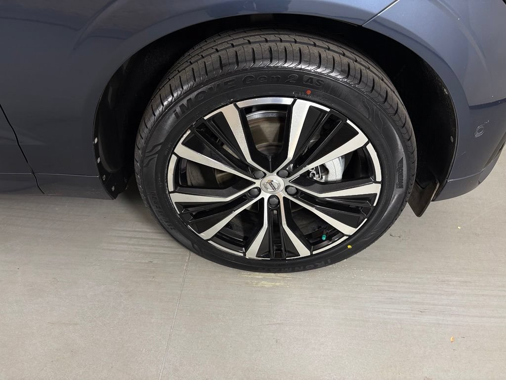 Used 2023 Volvo XC60 B5 Plus w/ Climate Package FWD image 10