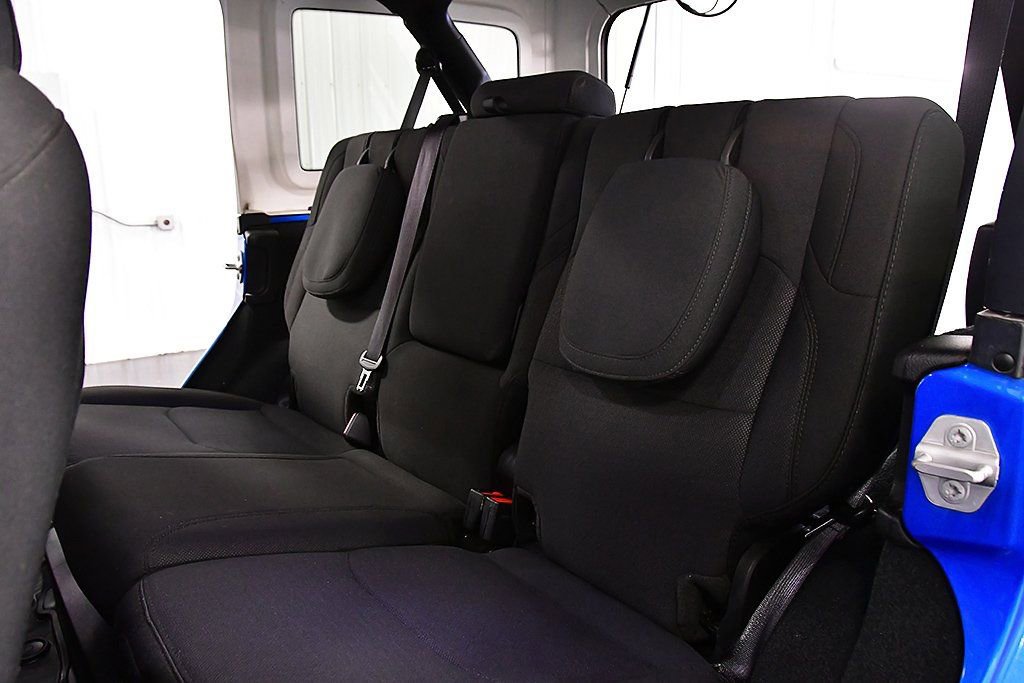 Used 2023 Jeep Wrangler Unlimited AWD/4WD image 28