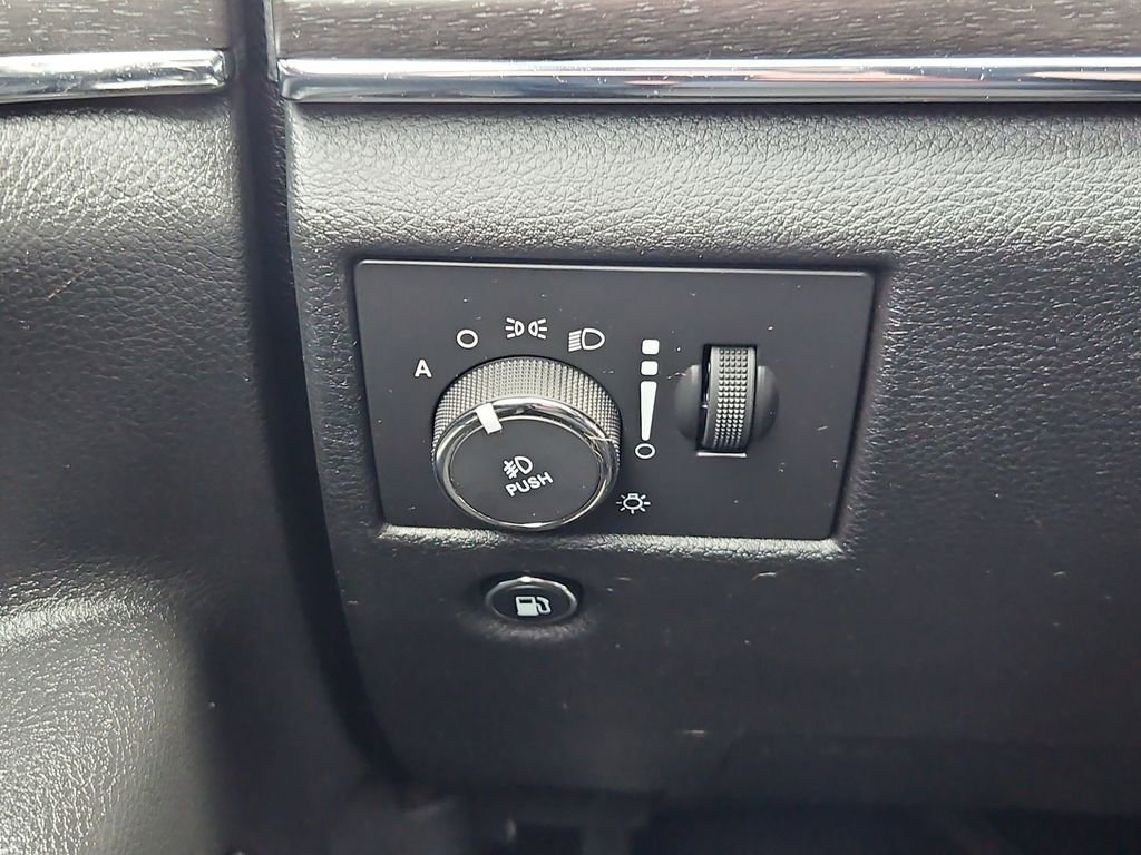 Used 2015 Jeep Grand Cherokee Limited w/ Trailer Tow Group IV image 18