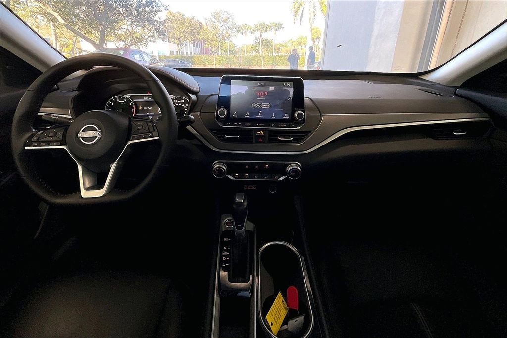 Used 2025 Nissan Altima 2.5 SR image 6