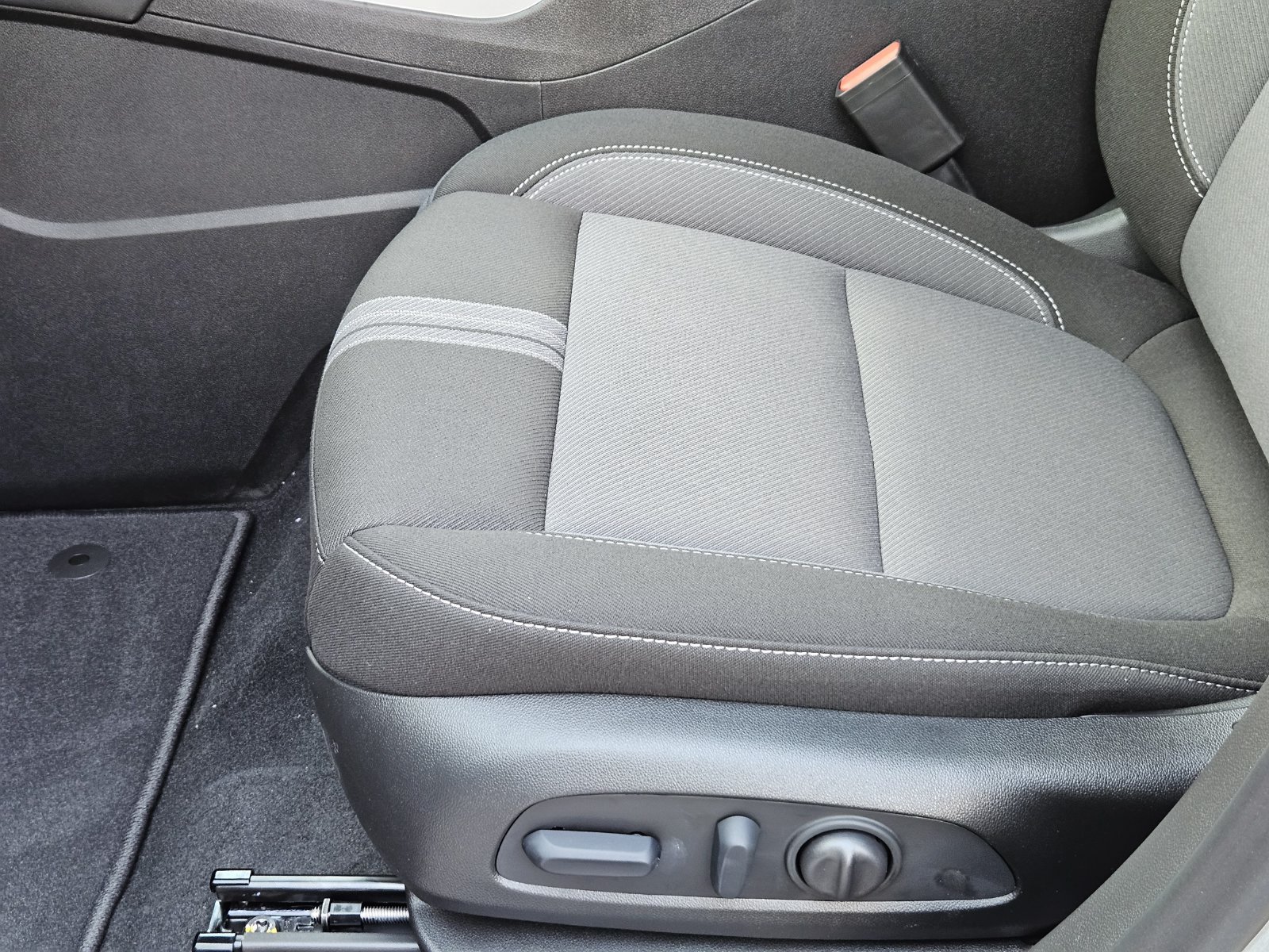 New 2026 Chevrolet Blazer LT w/ Convenience Package FWD image 23
