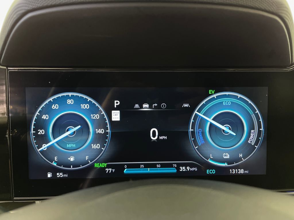 Certified 2025 Hyundai Elantra Limited FWD image 20