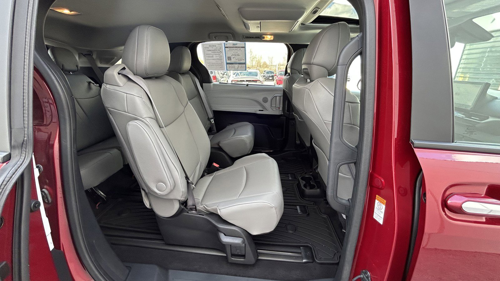 Used 2025 Toyota Sienna XLE w/ XLE Plus Package image 16