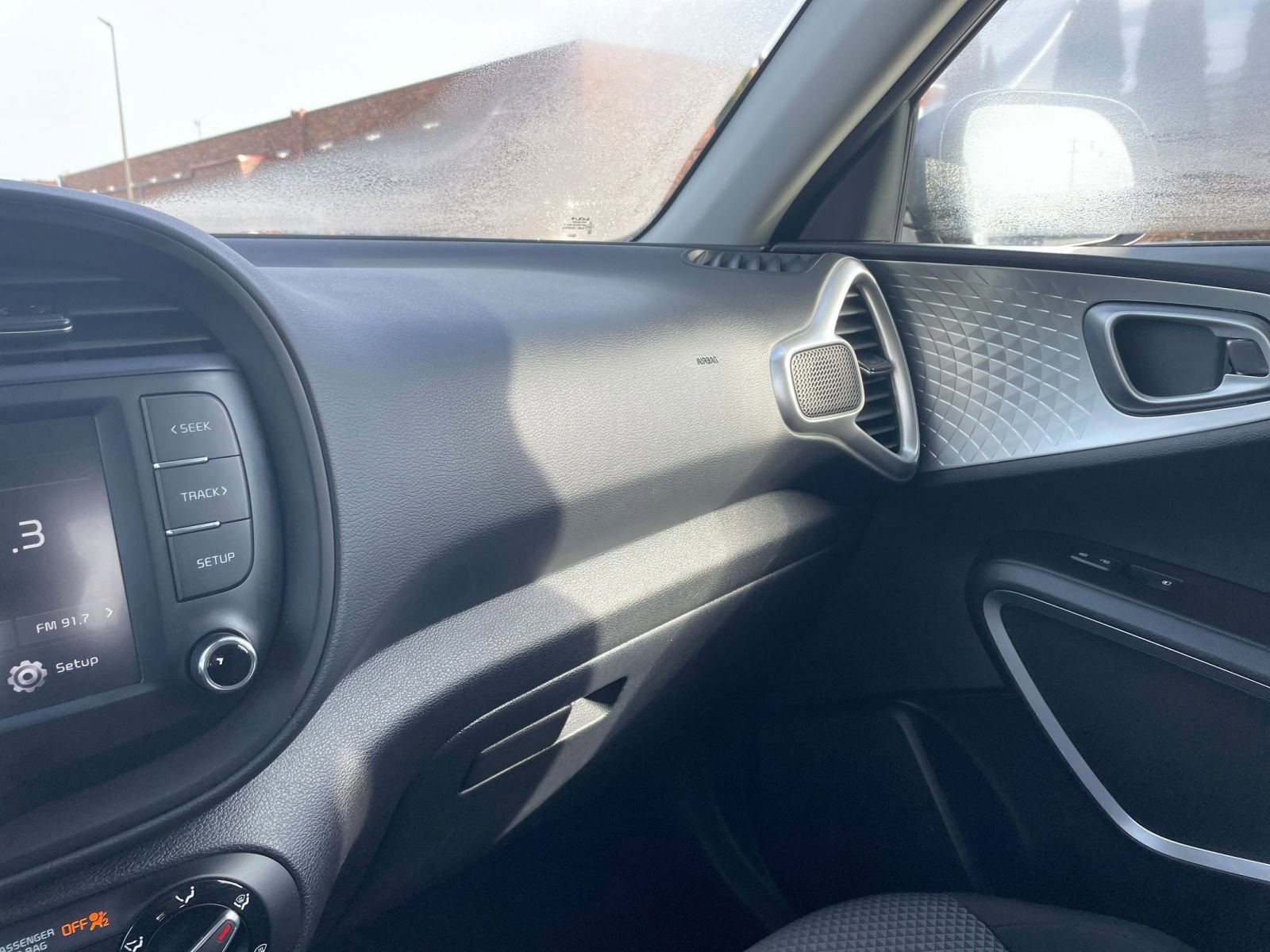 Used 2025 Kia Soul LX w/ LX Technology Package FWD image 33