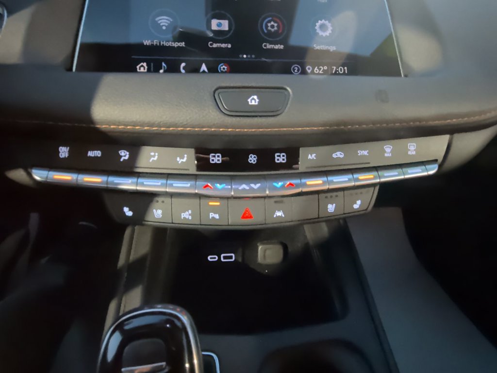 Used 2020 Cadillac XT4 Premium Luxury w/ Enhanced Visibility Package AWD/4WD image 19