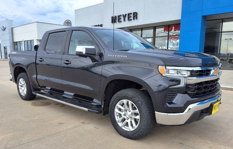 Used 2023 Chevrolet Silverado 1500 LT w/ Max Trailering Package AWD/4WD image 2