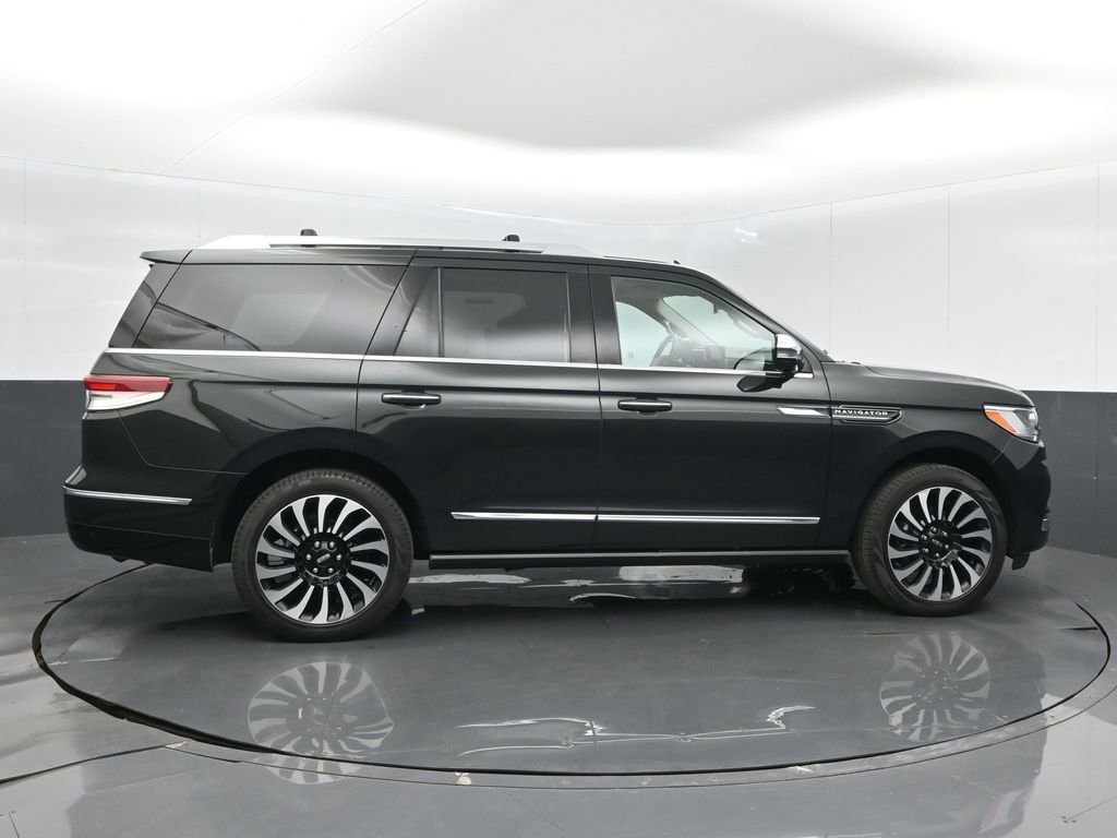 Used 2023 Lincoln Navigator Black Label AWD/4WD image 5