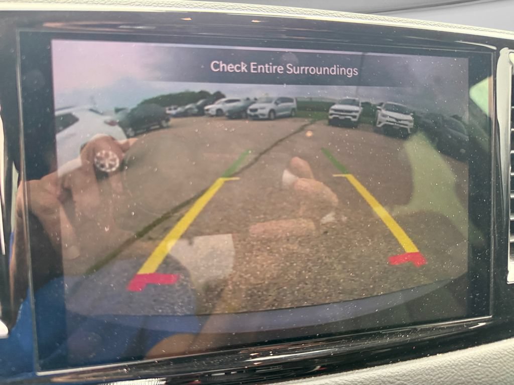 Used 2023 Chrysler Pacifica Touring-L FWD image 27