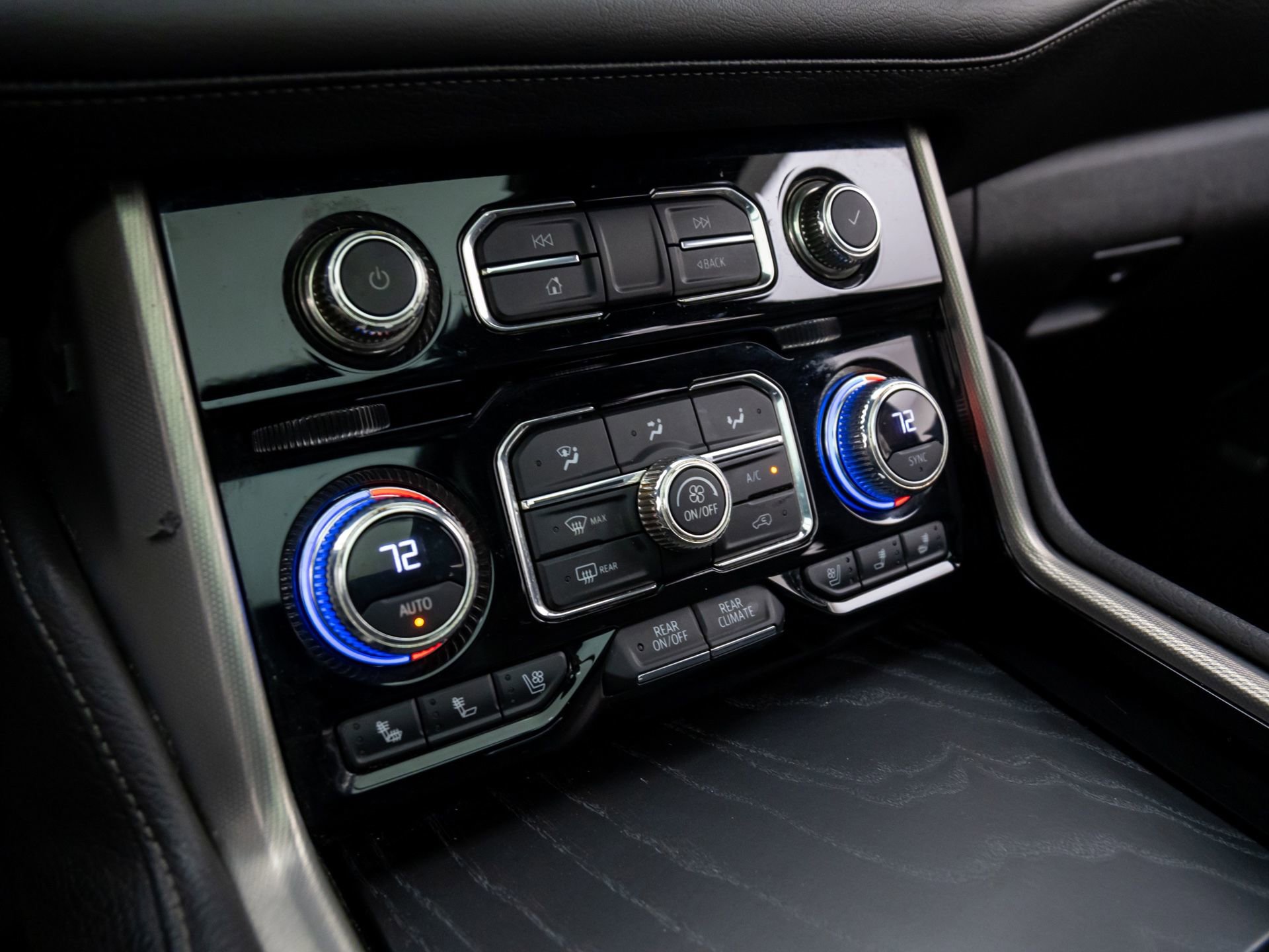 Used 2022 GMC Yukon Denali w/ Denali Premium Package image 23