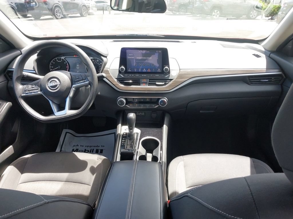 Used 2024 Nissan Altima 2.5 SV FWD image 15