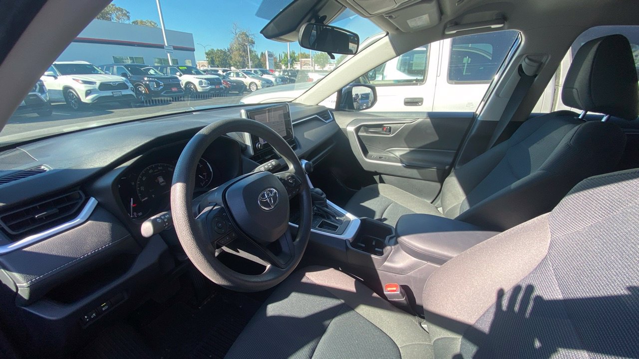 Used 2023 Toyota RAV4 LE FWD image 5