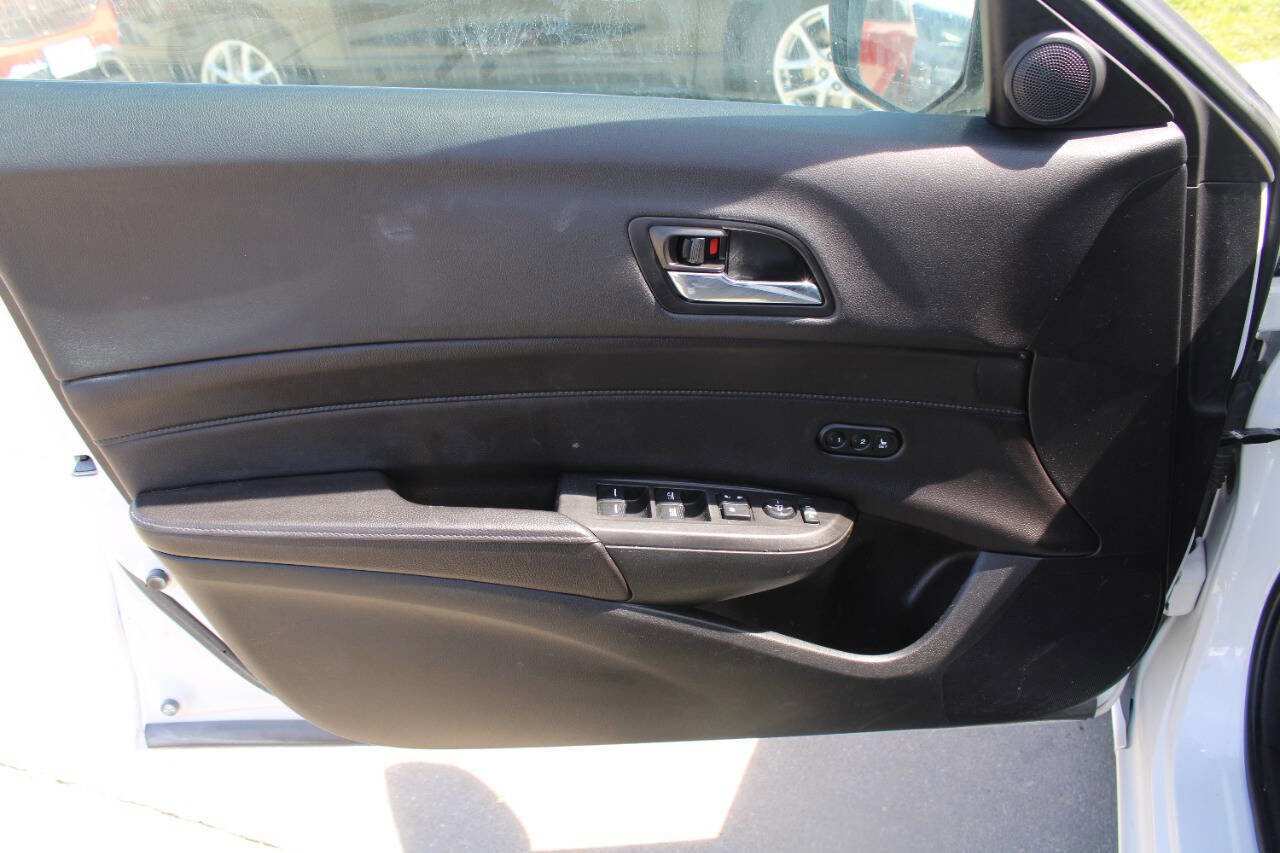 Used 2017 Acura ILX FWD image 11