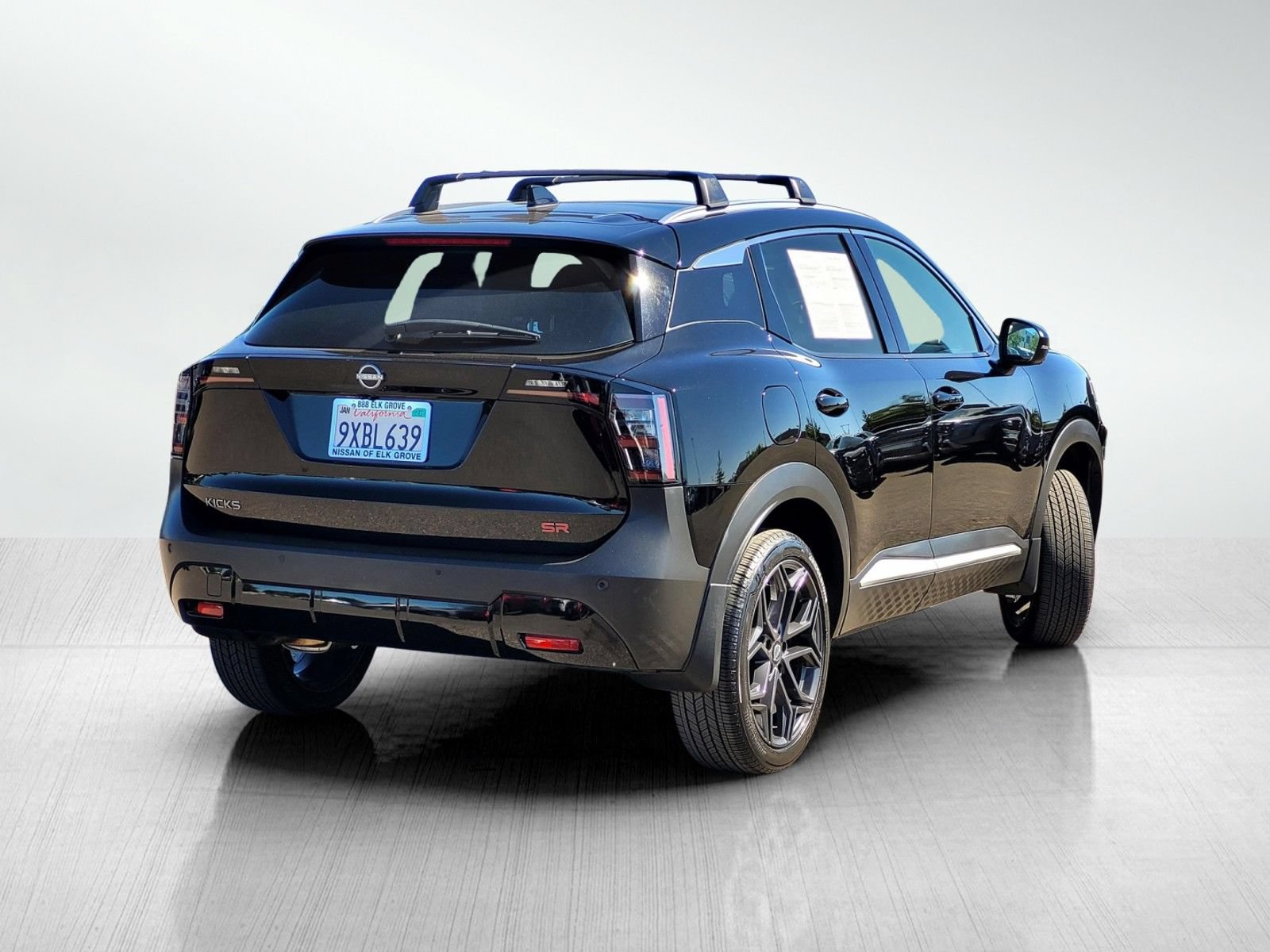 Used 2025 Nissan Kicks SR FWD image 4
