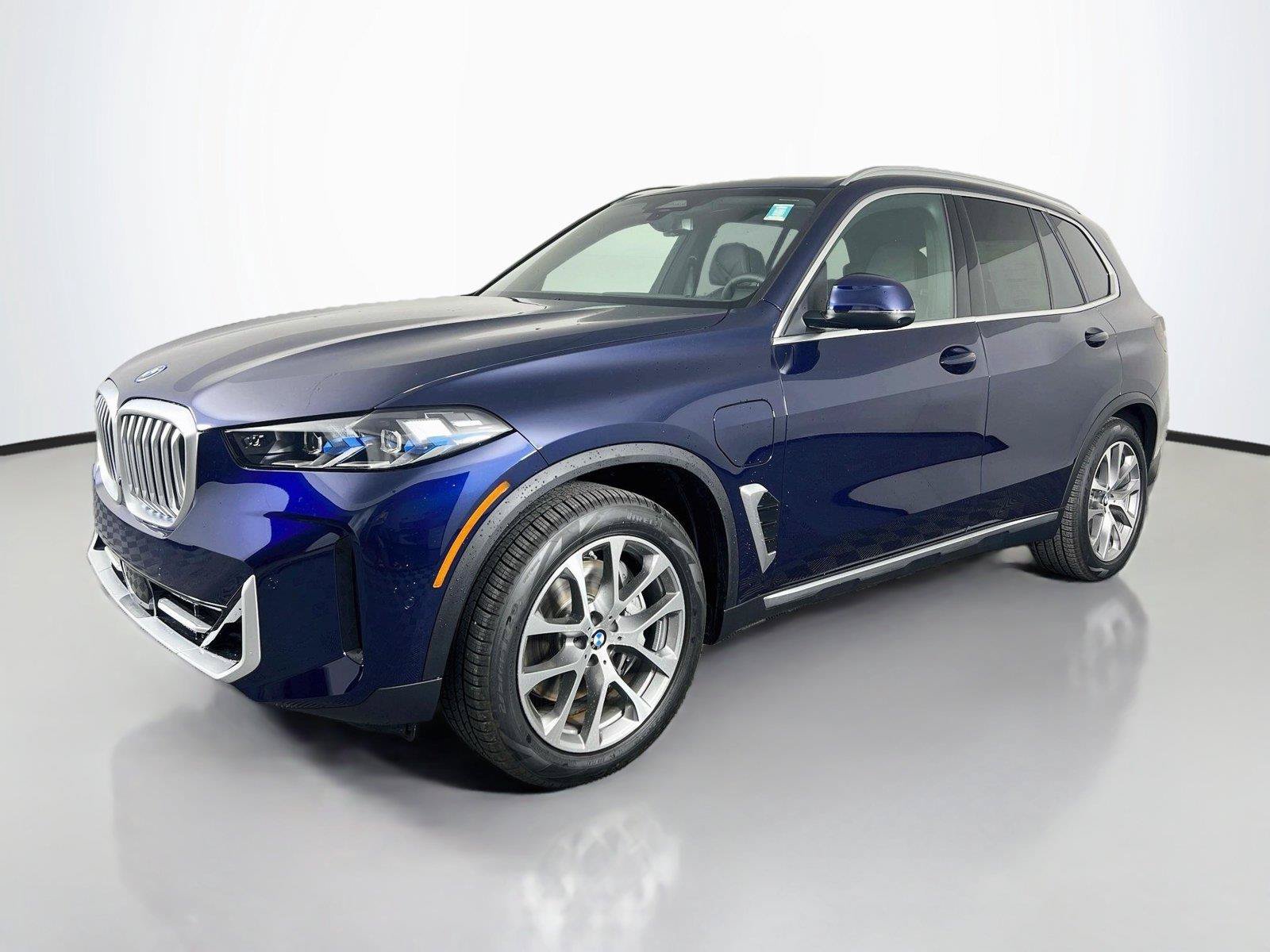 New 2026 BMW X5 xDrive50e w/ Climate Comfort Package AWD/4WD image 2