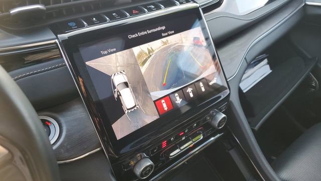 Used 2022 Jeep Grand Cherokee Overland w/ Advanced Protech Group III image 21