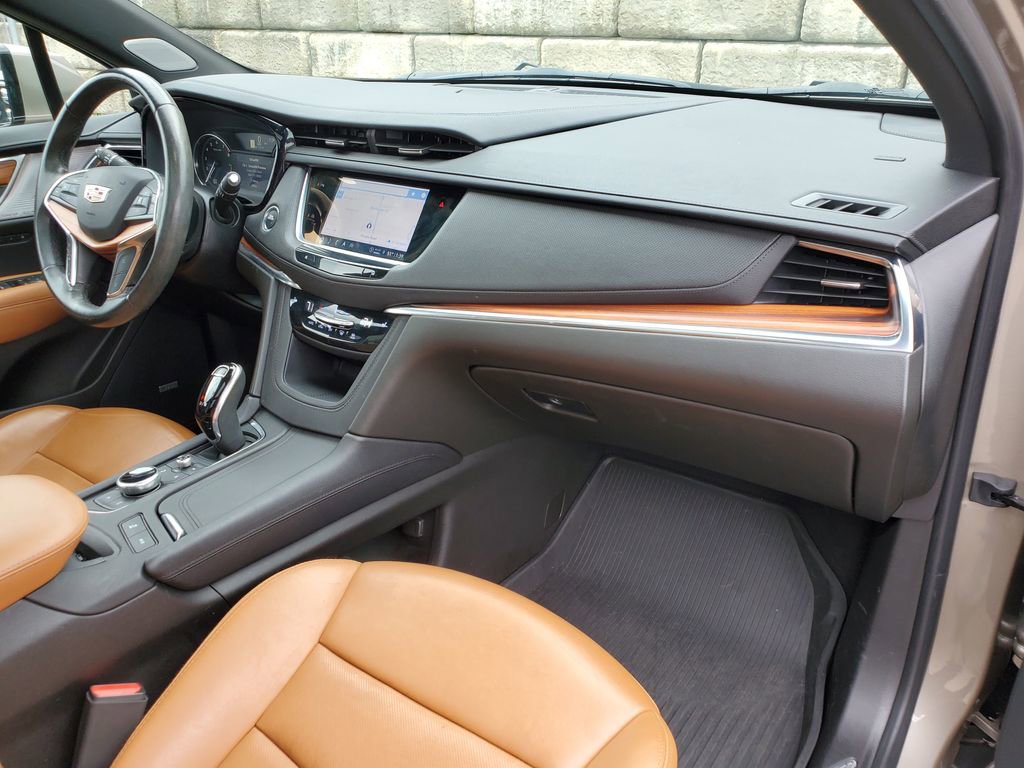 Certified 2023 Cadillac XT5 Premium Luxury w/ LPO, Floor Liner Package image 39