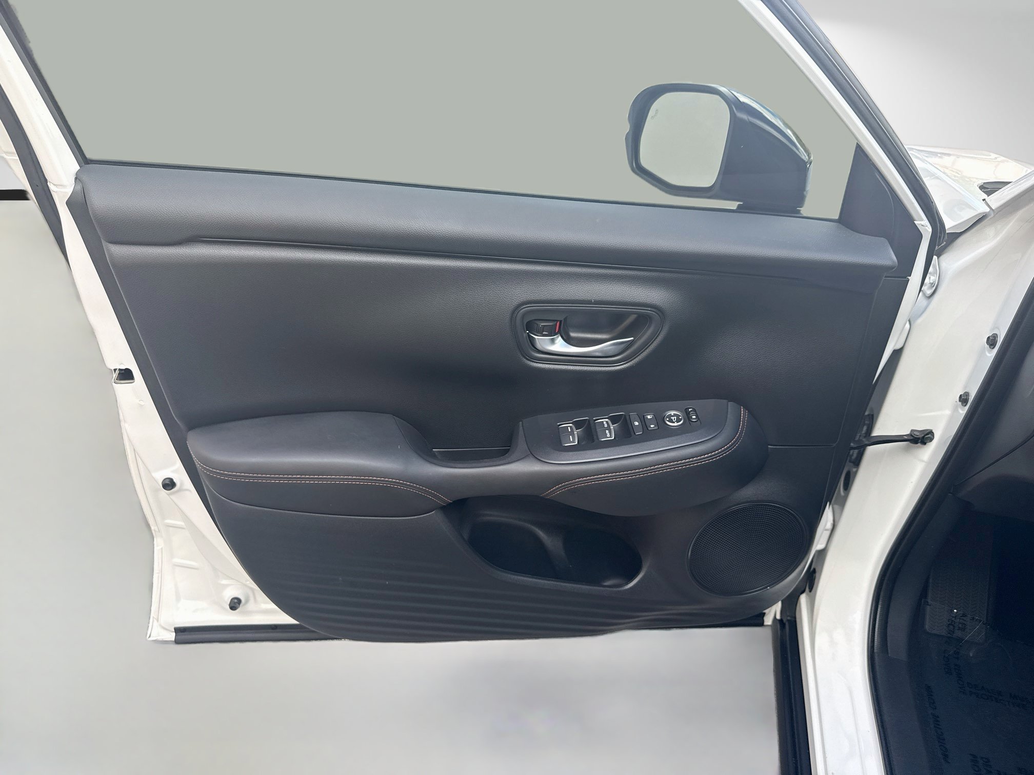 Used 2025 Honda HR-V Sport image 19