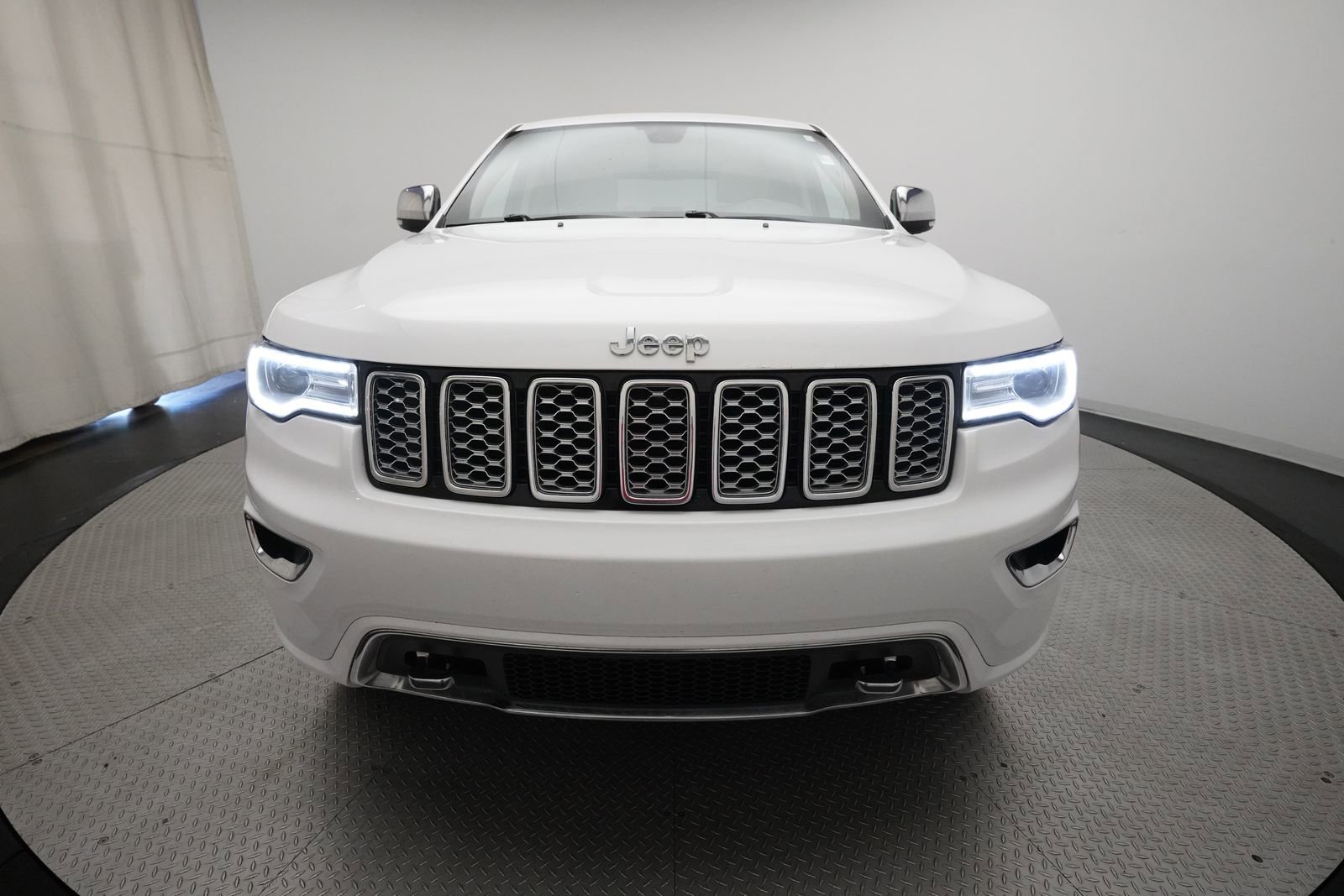 Used 2018 Jeep Grand Cherokee Overland AWD/4WD image 11