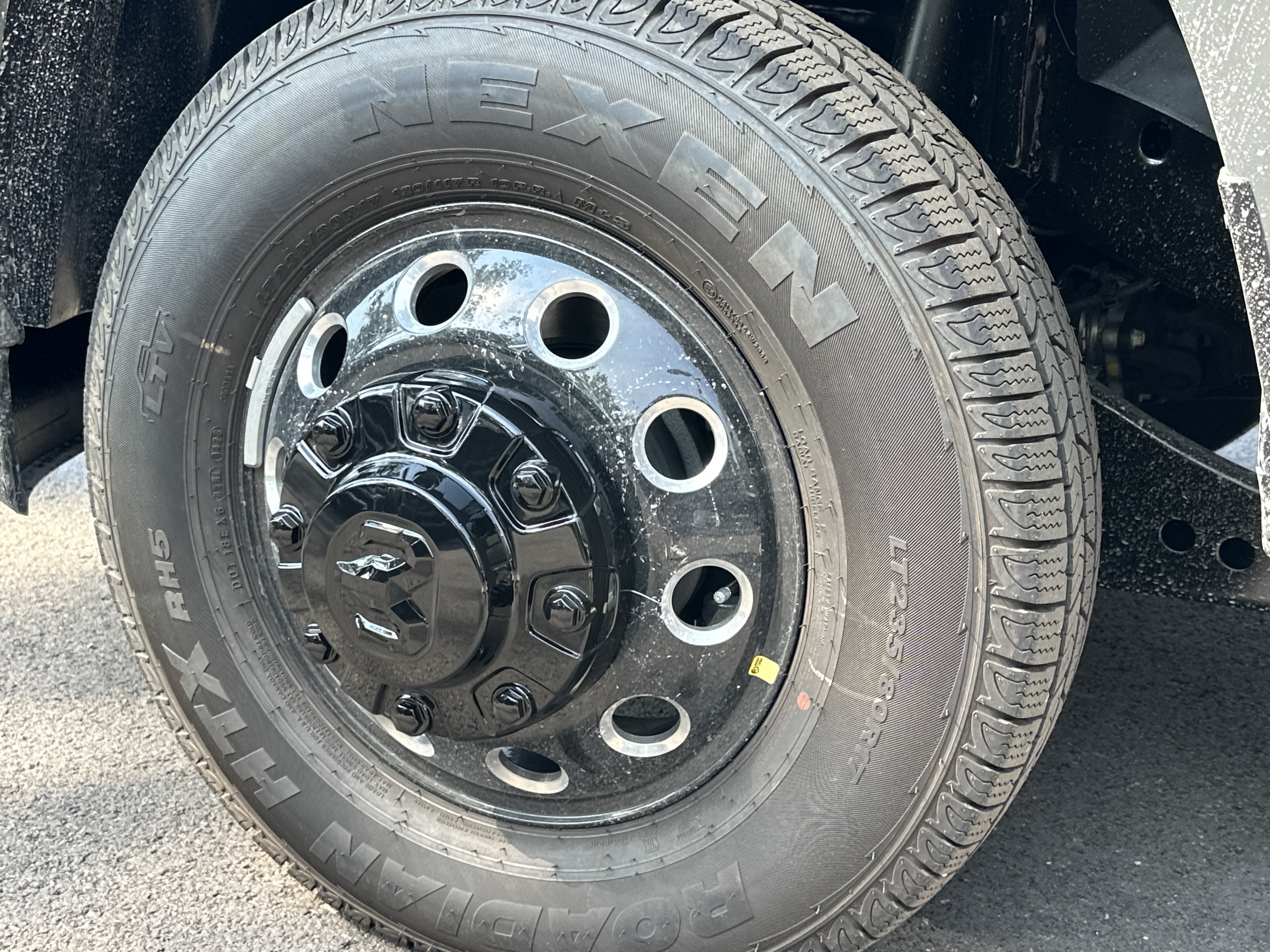 New 2026 RAM 3500 Laramie AWD/4WD image 38