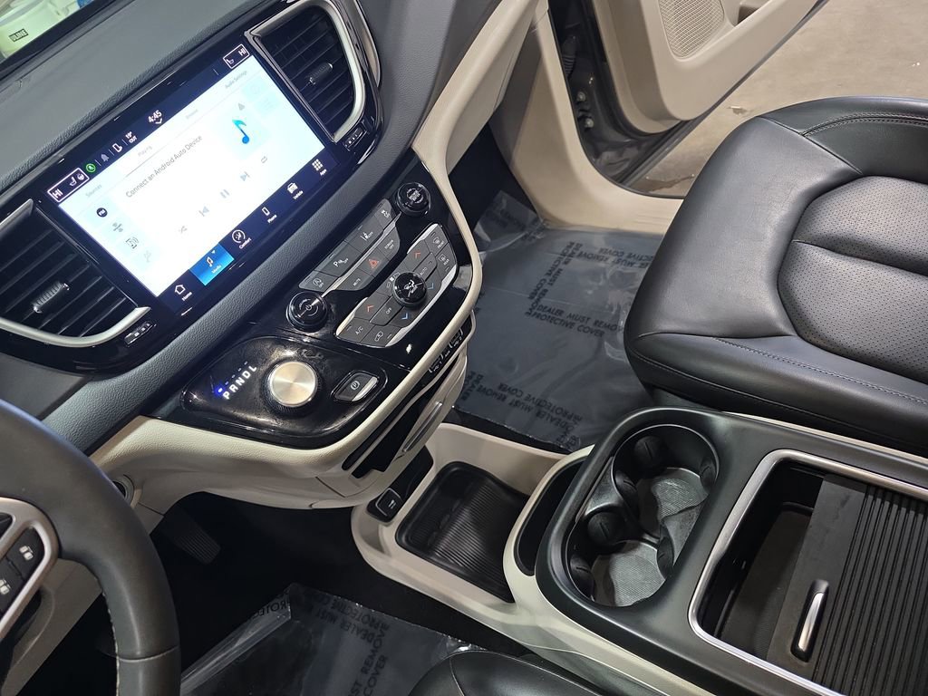 Used 2023 Chrysler Pacifica Touring-L image 29