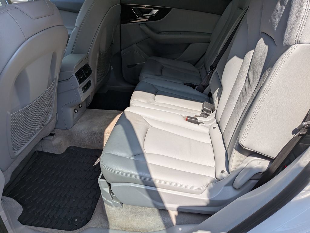 Used 2018 Audi Q7 3.0T Premium Plus w/ Premium Plus Package AWD/4WD image 30