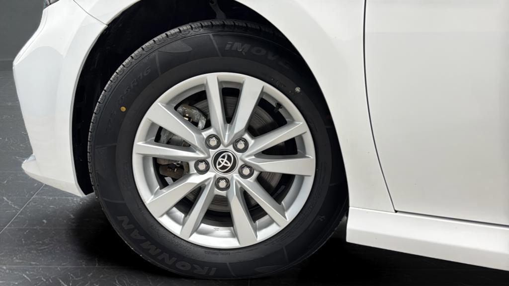 Used 2025 Toyota Camry LE image 28
