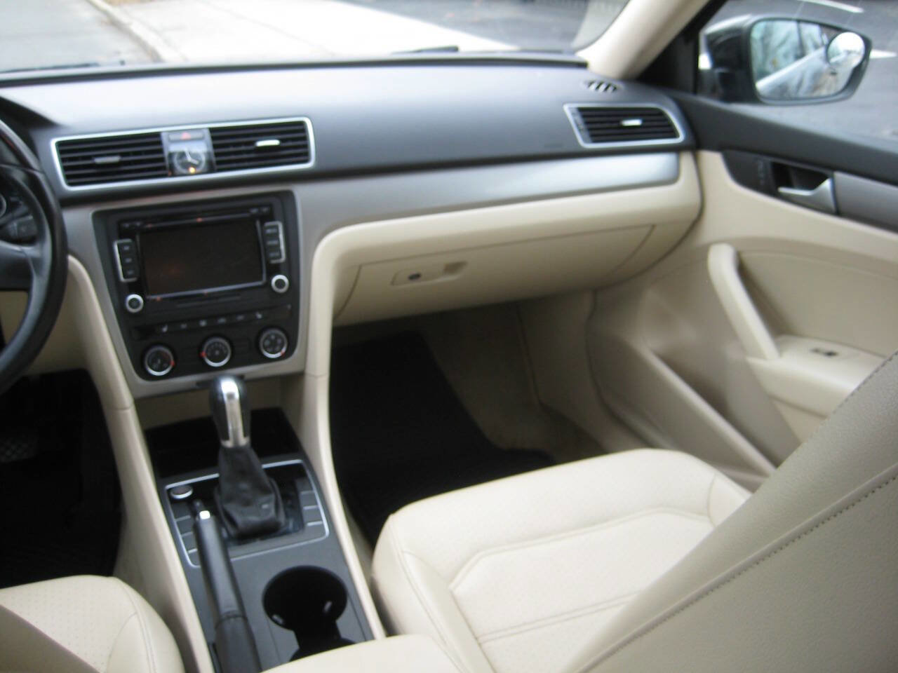 Used 2015 Volkswagen Passat 1.8T Limited Edition FWD image 18