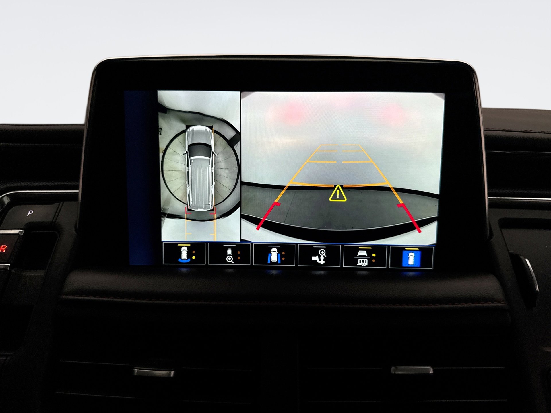 Used 2023 Chevrolet Suburban RST w/ Luxury Package image 15