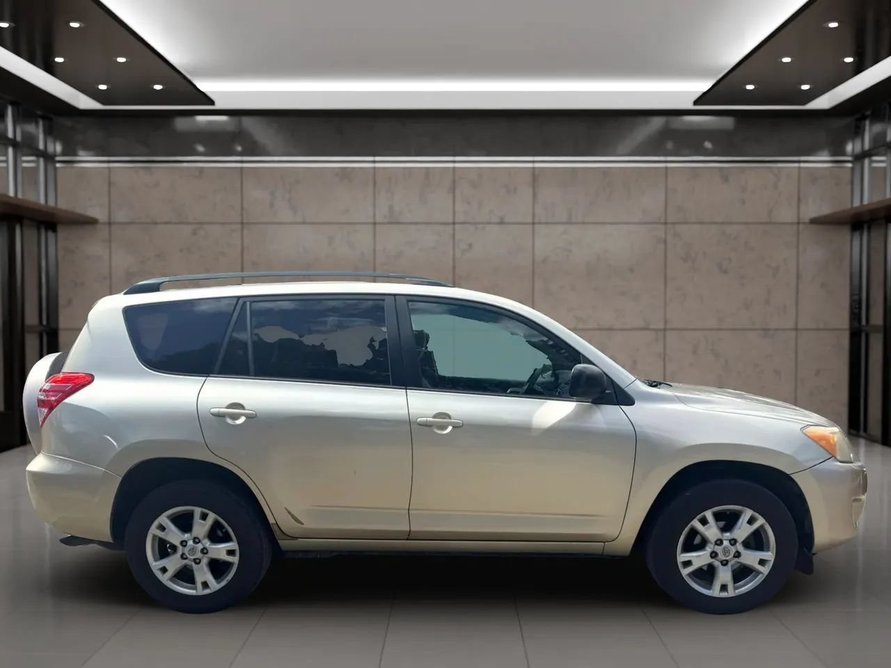 Used 2012 Toyota RAV4 FWD w/ Upgrade Value Pkg image 2