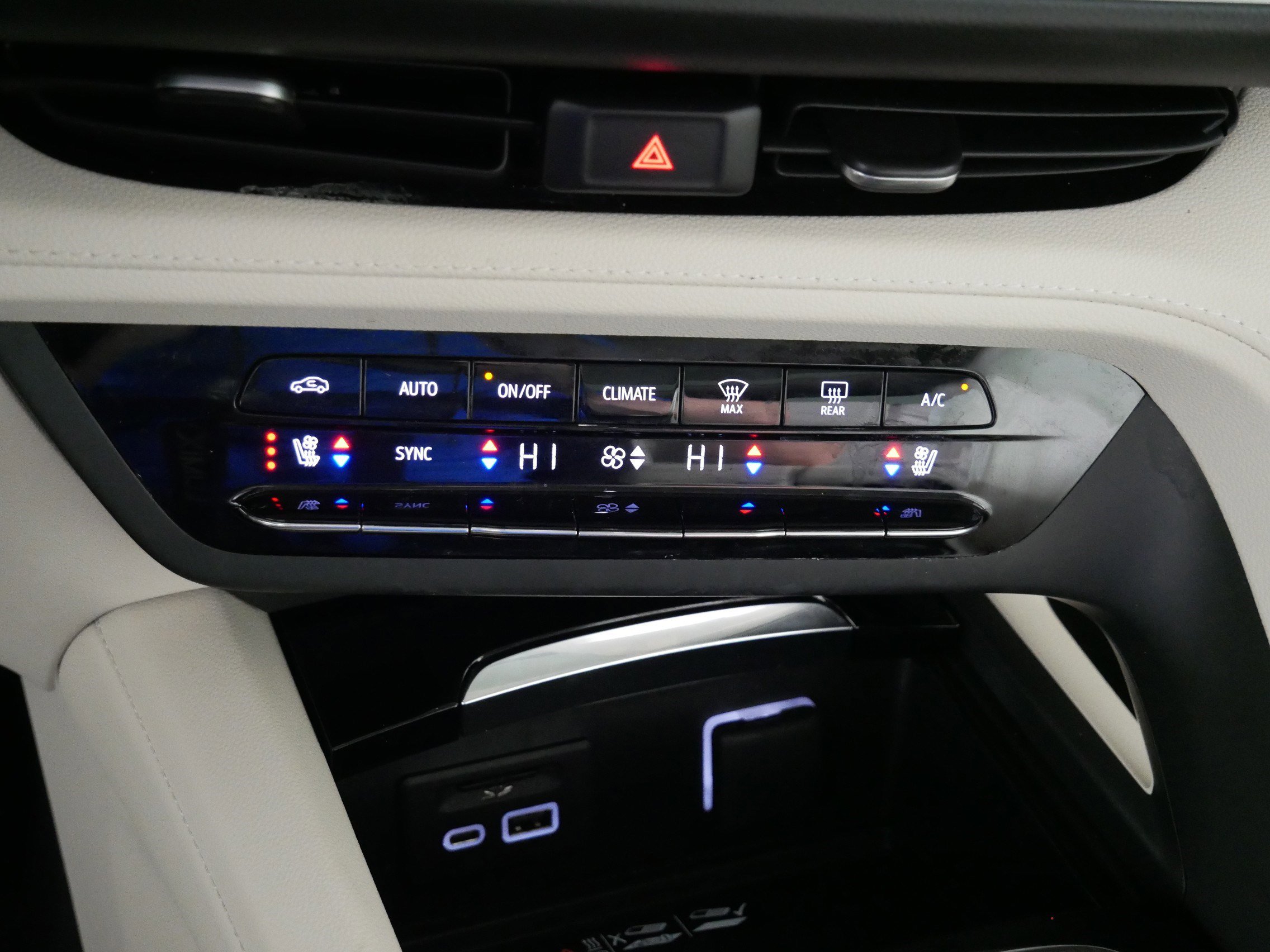 Used 2023 Buick Envision Avenir image 23