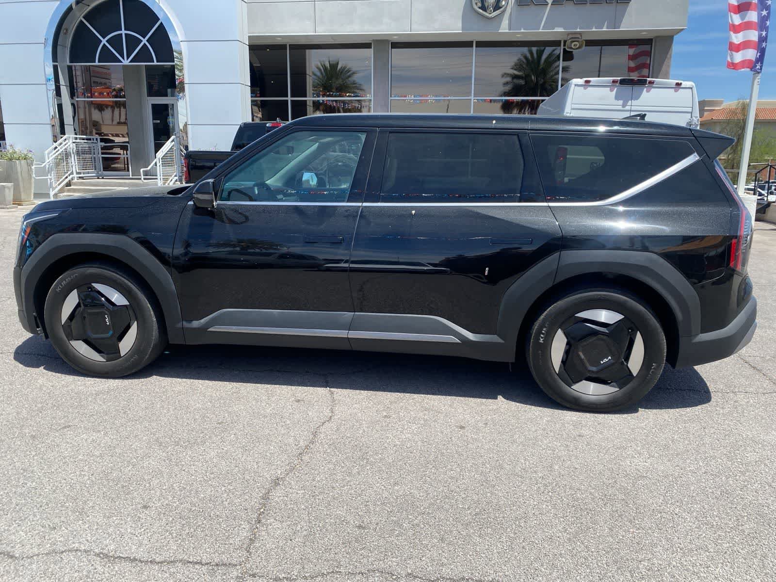 Used 2024 Kia EV9 Light Long Range RWD image 9