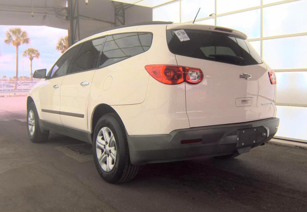 Used 2012 Chevrolet Traverse LS FWD image 7