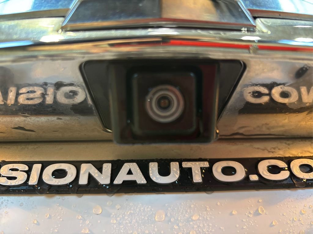 Used 2016 Chevrolet Traverse LT image 16