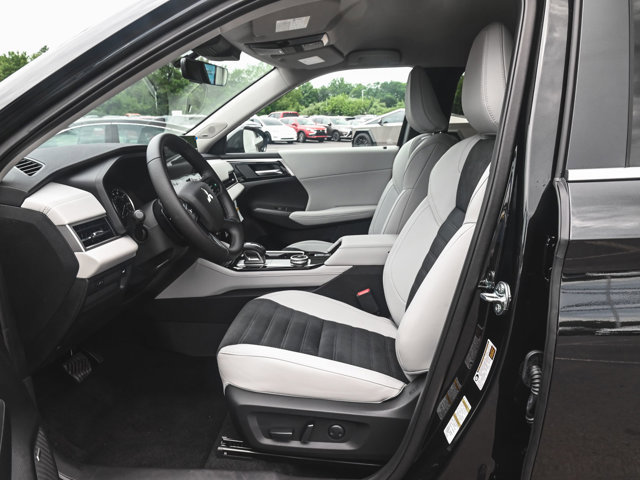 New 2025 Mitsubishi Outlander SE image 27