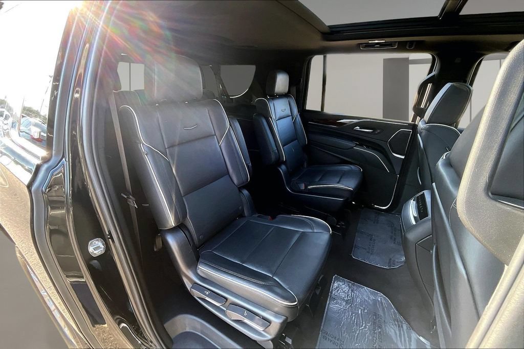 Used 2023 Cadillac Escalade ESV Premium Luxury AWD/4WD image 29