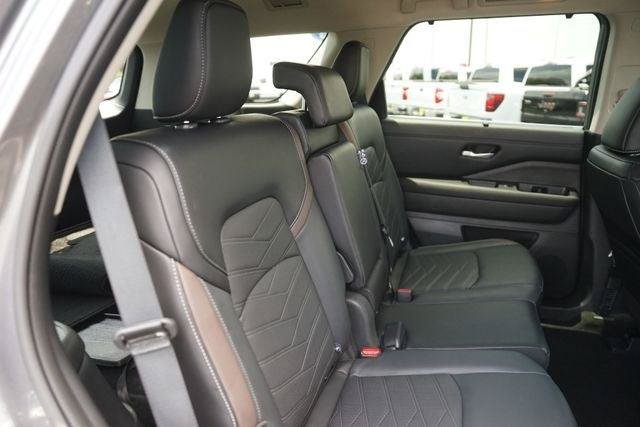 Used 2025 Nissan Pathfinder Platinum w/ Cargo Package FWD image 17