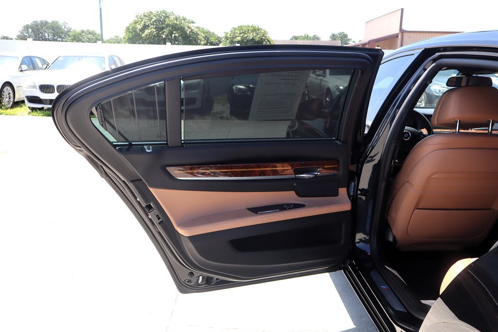 Used 2014 BMW 750Li xDrive AWD/4WD image 35