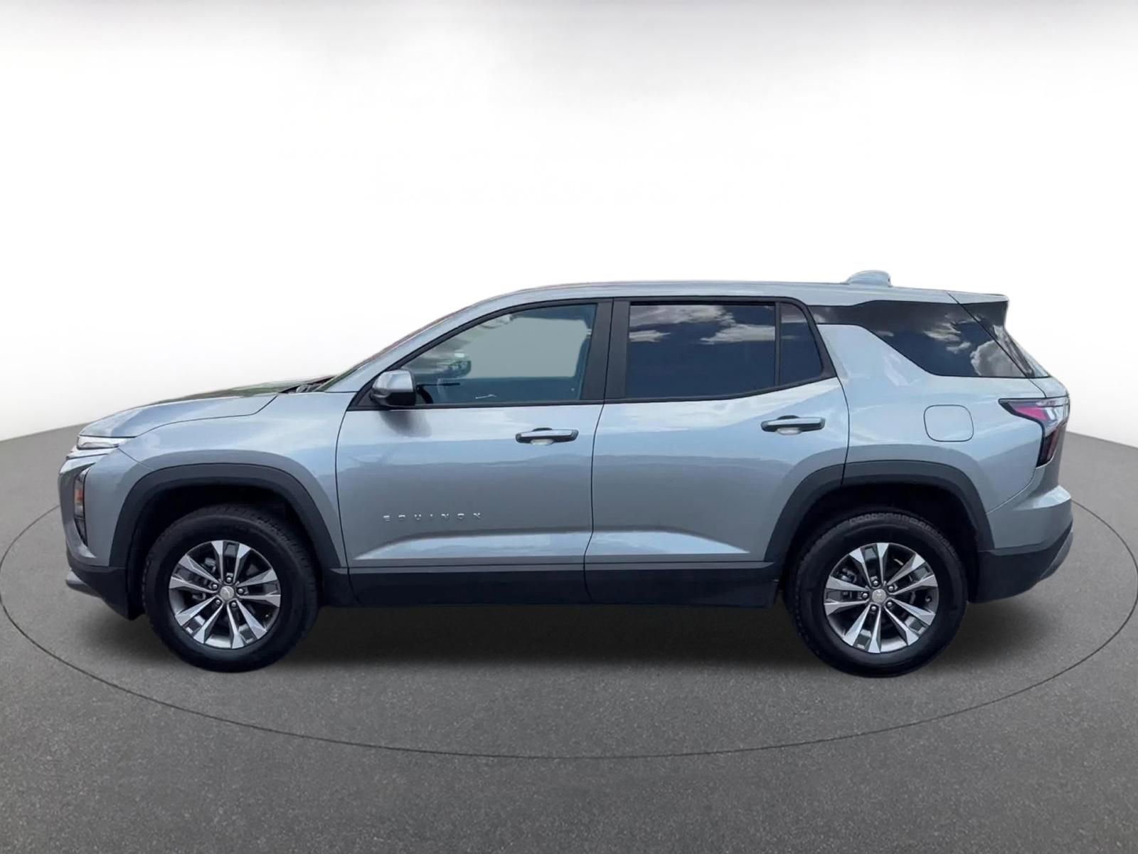 Used 2025 Chevrolet Equinox LT AWD/4WD image 9